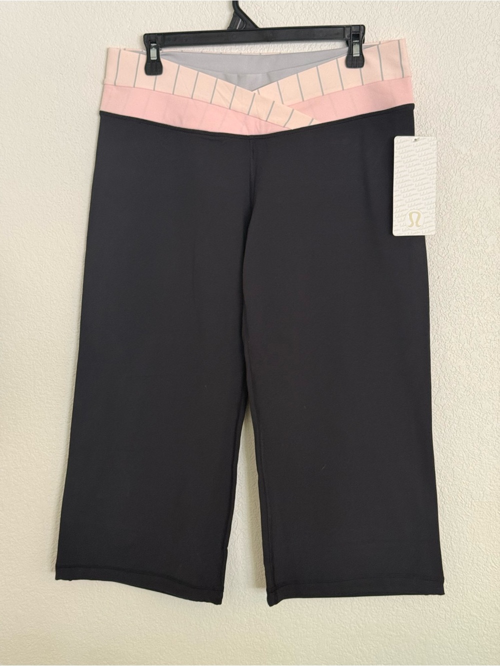 Lululemon Dharana Crop Black Capri Leggings with Pink Striped Waistband